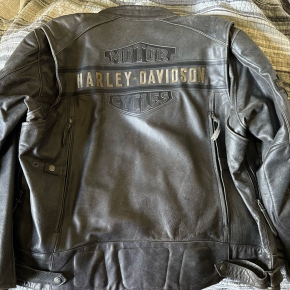 Harley-Davidson® Men's Passing Link Triple Vent Leather Jacket (never worn) - Picture 2 of 6